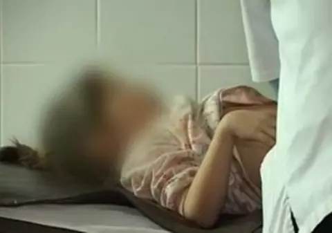 Elevă de 16 ani din Bârlad, în comă alcoolică. A fost adusă la spital de prietenii săi