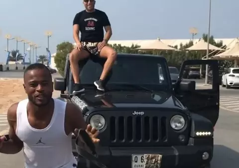 Ce face Patrice Evra în stare de suspendare. Fotbalistul francez își menține forma fizică trăgând de mașini | VIDEO