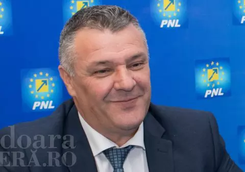 Liberalul Florin Oancea a fost exmatriculat din facultate. Noul primar din Deva și-a trimis șoferul să dea examen în locul lui