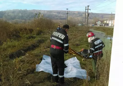 Moarte suspectă în județul Gorj. Un cadavru a fost găsit plutind într-un canal colector, lângă Turceni