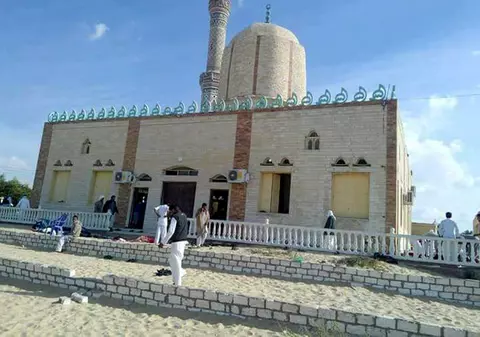 Bilanţul atentatului la o moschee din Egipta ajuns la 305 morți, printre care și copii (FOTO)