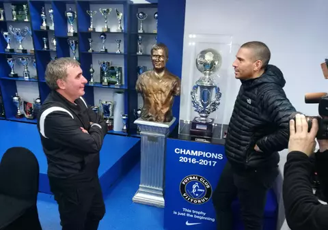 Fostul internațional englez Stan Collymore a vizitat Academia lui Hagi. Înainte s-a întâlnit cu Dan Petrescu / GALERIE FOTO&VIDEO