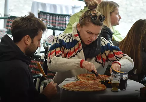 Cum s-a schimbat viața Simonei Halep de când este numărul 1 mondial: ”Sunt mulți oameni în jurul meu, iar la restaurante patronii îmi plătesc notele”