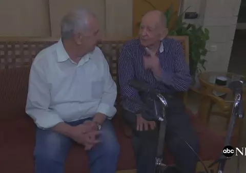 La 102 ani, un supraviețuitor al Holocaustului și-a cunoscut nepotul de a cărui existență nu știa