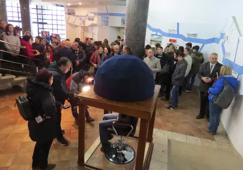 Planetariu pentru nevăzători, deschis la Galați. Își pot imagina cerul cu ajutorul mâinilor| FOTO