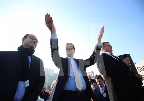 Protest la Parlament, împotriva măsurilor luate de Executiv / FOTO&VIDEO