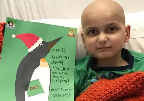 Băiatul bolnav de cancer care voia să sărbătorească pentru ultima oară Crăciunul a decedat. Anunțul făcut de familia sa