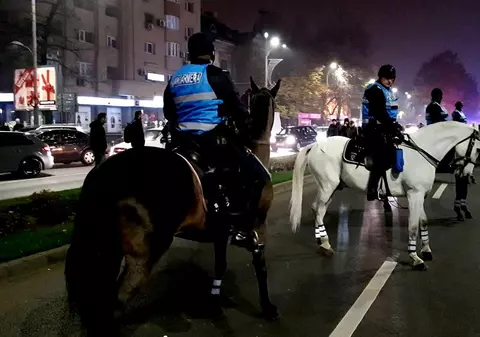 ”Dar cu caii ce-aţi avut?” Jandarmeria Română caută protestatarii care au lovit caii VIDEO