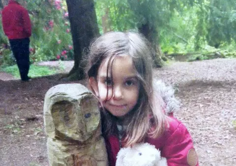 Fată de 16 ani condamnată pe viață pentru uciderea unei fetițe de 7 ani