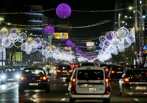 3 milioane de beculețe de Crăciun cu motive tradiționale se aprind în București de 1 decembrie