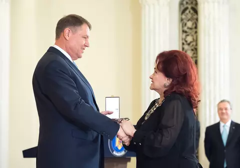 Ce spunea Stela Popescu când a fost decorată de Iohannis: ”Ne este foame de frumusețe, de calitate și de valoare” (VIDEO)
