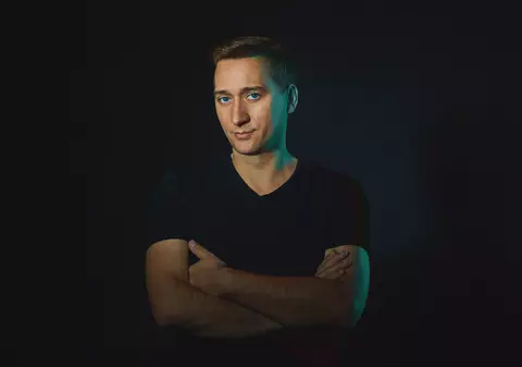 În turneele sale, Paul van Dyk a parcurs de peste șase ori distanța Pământ-Lună și înapoi. Dj-ul vine pe 1 decembrie la București