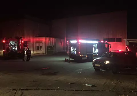 Fabrică de piese auto din județul Timiș, evacuată în urma unui incendiu - FOTO