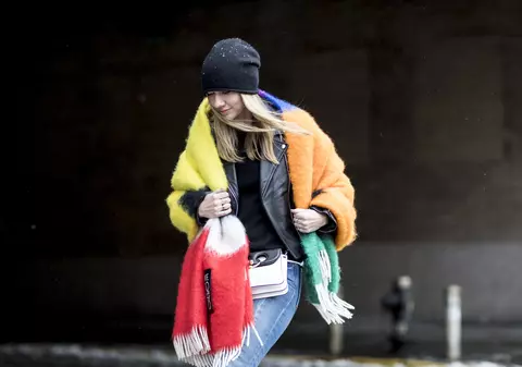 Esarfe, saluri si fulare la moda in 2017-2018
