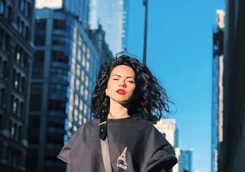 VIDEO/ Inna va fi pe drumuri în Ajunul Crăciunului. Sărbători în avion!