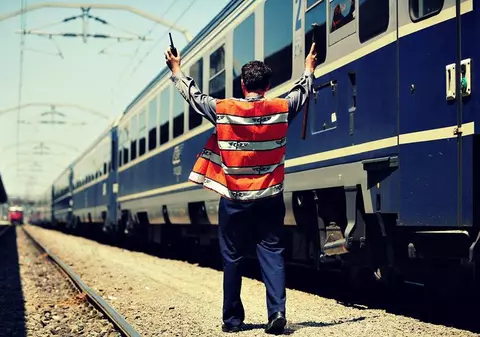 UPDATE: Trenurile pe ruta București-Constanța circulă în condiții normale. Au fost înlocuite releele furate de hoți