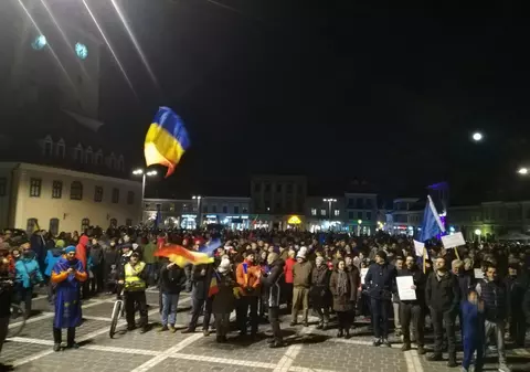 Protest la Brașov față de modificarea legilor justiției. Mii de oameni, în stradă