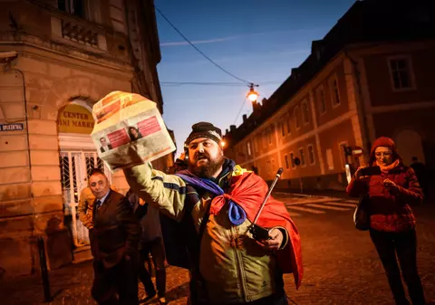 Protest la Sibiu față de Liviu Dragnea. Liderul PSD a anulat întâlnirea de la filiala locală | FOTO&VIDEO