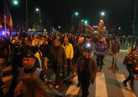 #SalariileRomanilor. Mii de oameni au protestat în București și în alte orașe, împotriva noilor măsuri fiscale