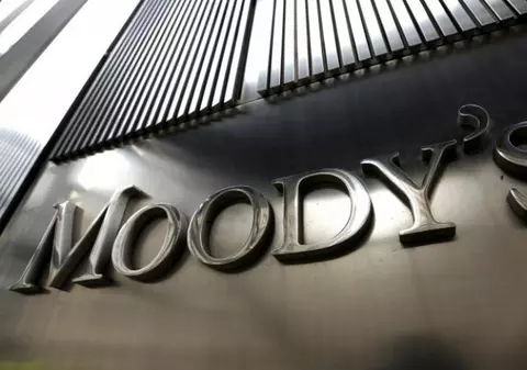 Agenţiile de rating Fitch şi Moody's retrogradează ratingul Rusiei, în ceea ce privește posibilitatea de a-și plăti datoriile