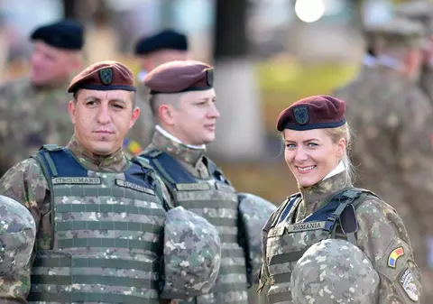 VIDEO /Primele repetiţii pentru parada militară de 1 Decembrie, Ziua Naţională a României. Militarii vor purta pentru prima dată noile modele de uniforme