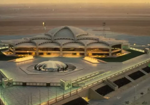 O rachetă lansată de insurgenţi din Yemen a căzut lângă aeroportul din capitala Arabiei Saudite