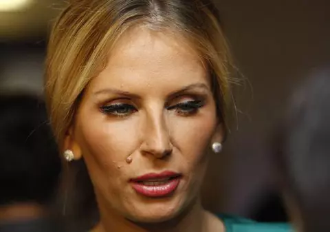 Andreea Bănică, accident pe scenă. Un dansator i-a rupt dinții | VIDEO