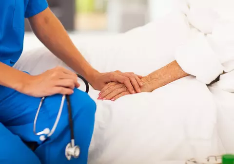 Doar 9% dintre bolnavii cu prognostic limitat de viață au acces la servicii care să le aline durerile