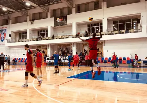 Steaua conduce în Divizia A 1 la volei masculin. Tricolorul LMV Ploiești a învins la Zalău, pe terenul campioanei