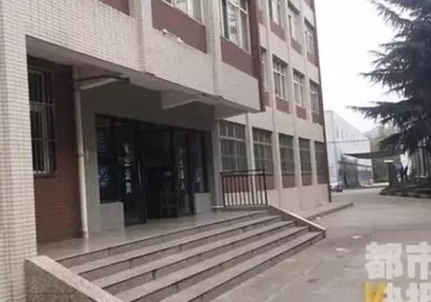 O studentă din China care a născut în secret, și-a aruncat copilul de pe geamul camerei de cămin