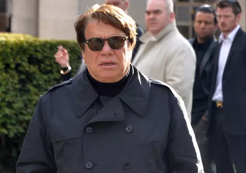 Bernard Tapie a vorbit pentru prima oară despre cancerul la stomac care-l macină. ”Nu mi-e bine. E o boală oribilă”