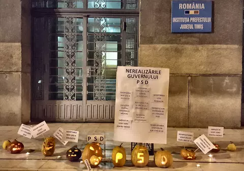 Mesajele tinerilor din PNL Timiș pentru Guvernul PSD, puse în dovleci de Halloween: Nerealizările își bântuie propriii conducători| GALERIE FOTO