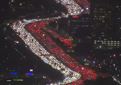 VIDEO | Imagini uluitoare cu traficul din Los Angeles, înainte de Ziua Recunoștinței