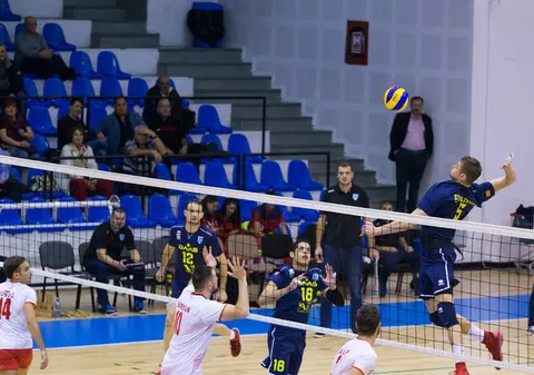 Etapa a șaptea din Divizia A1 la volei masculin. Derby-ul Arcada Galați - Zalău, adjudecat de gazde. Tricolorul LMV Ploiești a trecut cu emoții de Dinamo. Rezultate