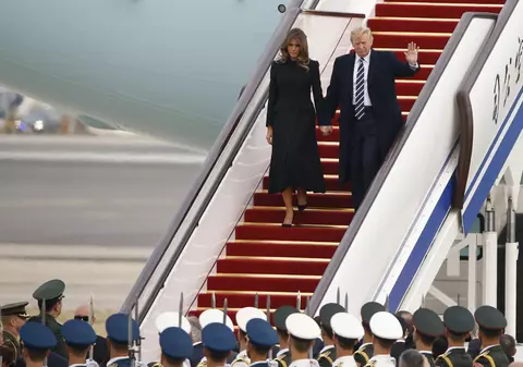 Trump a ajuns în China și urmează să discute cu Xi Jinping pe tema tensiunilor din Coreea