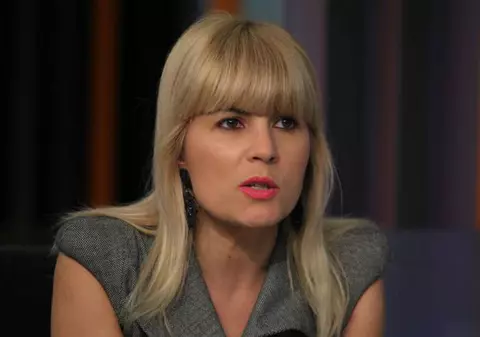 FOTO/ Elena Udrea, de la bruneta din Micro 5, la blonda fatală din politică. La prima apariție pe scenă a fost fluierată și huiduită