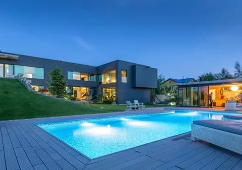 Vile ca în filmele de la Hollywood la marginea Bucureștiului. Cea mai scumpă costă aproape 6 milioane de euro