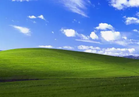 FOTO| Fotograful celei mai cunoscute fotografii din lume, wallpaperul Windows XP, a realizat un nou set de imagini pentru smartphone-uri