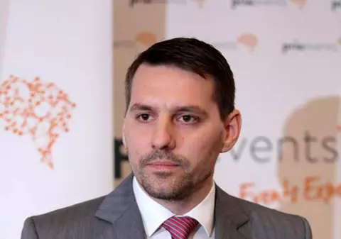 Fostul Principe Nicolae luptă pentru titlul său. Vrea cu orice preț să-și recapete drepturile de membru al familiei regale