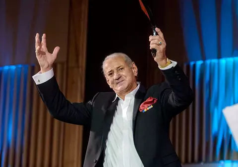 EXCLUSIV / Gheorghe Zamfir a ajuns la spital. Naistul a fost victima unui stupid accident produs pe holul blocului în care locuiește