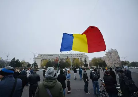 UPDATE. Protest și incidente în Piața Victoriei. Anchetă MAI după împiedicarea organizării târgului de Crăciun/ FOTO