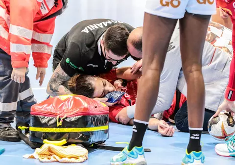 Cum se simte Cristina Zamfir Florianu după accidentarea din meciul cu Spania. ”Este ok” | GALERIE FOTO