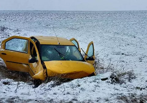 Accident mortal la Dumbrăveni, în județul Suceava. O mașină a izbit violent un cap de pod