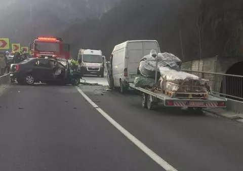 Trafic blocat pe Valea Oltului în urma unui accident mortal