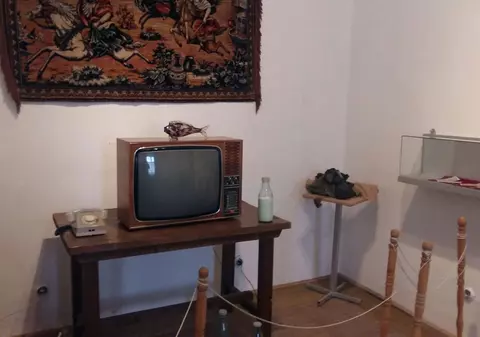 VIDEO|Amintiri din comunism: Frig în case, apă caldă cu program, alimente pe cartelă. Punctul culminant, groaza de Securitate