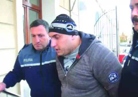 Alexandru Huțuleac, interlopul care a lovit cu sabia un polițist, a fost arestat preventiv