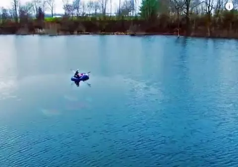 Ce se întâmplă cu valurile dacă se răspândește în apă doar o singură lingură de ulei. Experiment uluitor | VIDEO