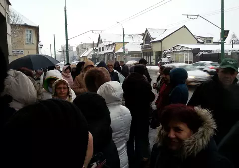 Protest spontan al angajaților de la Casa de Pensii Braşov din cauza salariilor mici| GALERIE FOTO