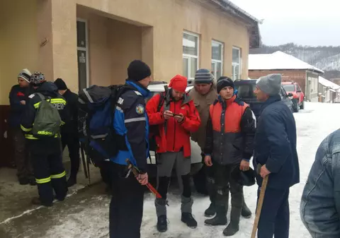 Bătrânul dispărut în pădure în Caraș-Severin, de negăsit. Zeci de salvatori îl caută în continuare