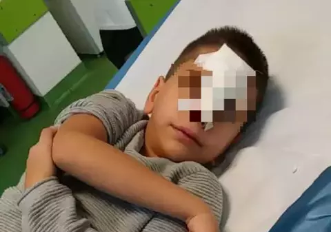 Disperarea unei mame: A fost chemată la școală și și-a găsit copilul lovit. E pentru a doua oară când ajunge cu el la Urgențe
